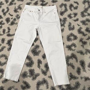 Women’s White Levi’s Cropped Frayed and Studded Size 29